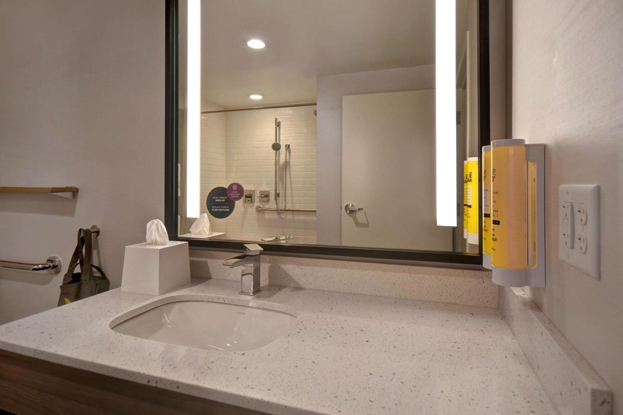 Tru By Hilton Manchester Downtown מראה חיצוני תמונה