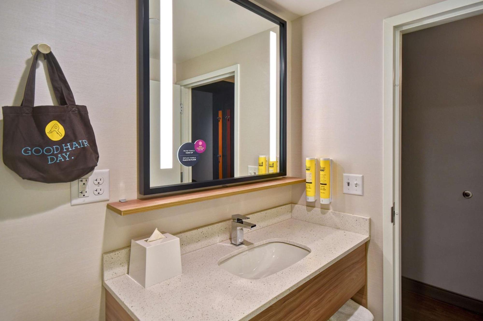 Tru By Hilton Manchester Downtown מראה חיצוני תמונה